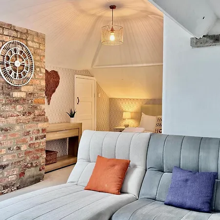 Victoria With Free Parking *