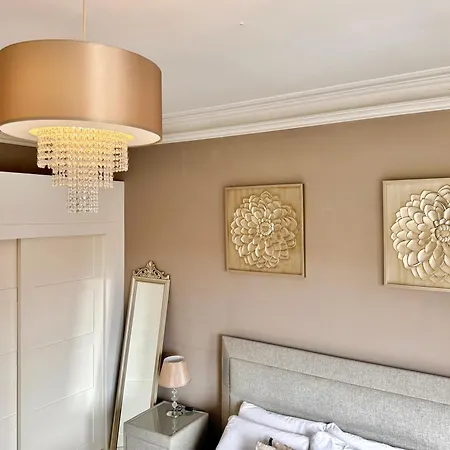 Victoria With Free Parking Apartment Scarborough