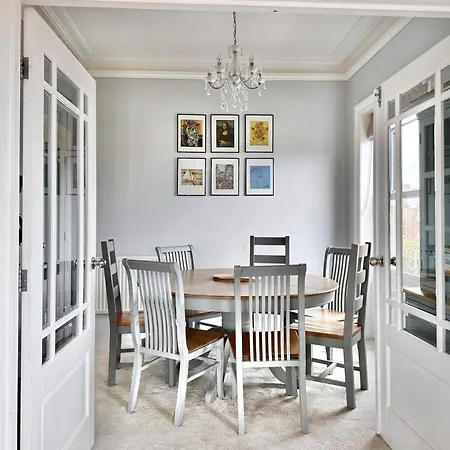 Victoria With Free Parking *