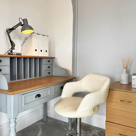 Victoria With Free Parking Scarborough