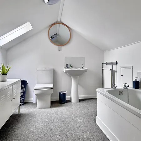 Victoria With Free Parking Apartment *