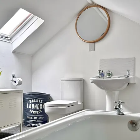 Victoria With Free Parking Apartment Scarborough