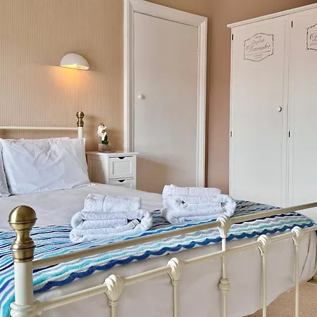 Victoria With Free Parking *