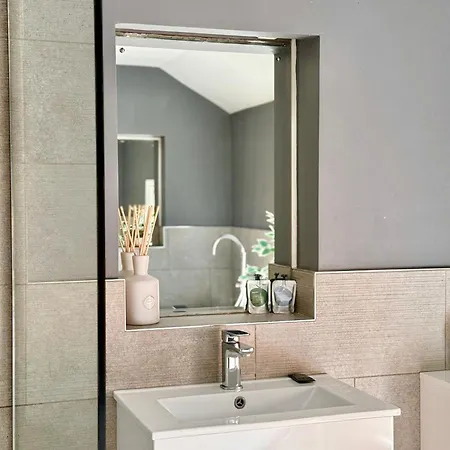 Victoria With Free Parking