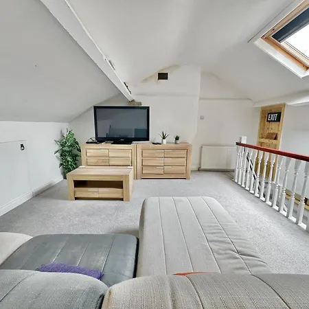 Victoria With Free Parking Apartment Scarborough