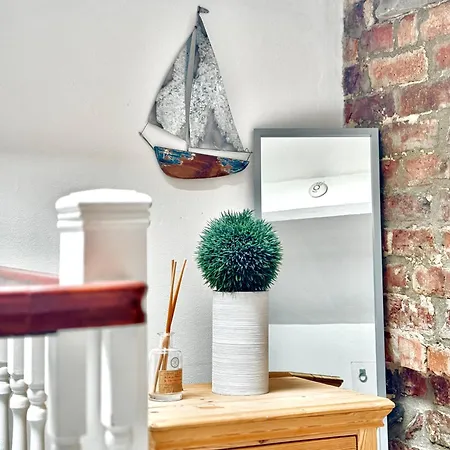 Victoria With Free Parking Scarborough