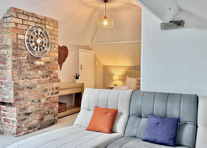 Victoria With Free Parking *