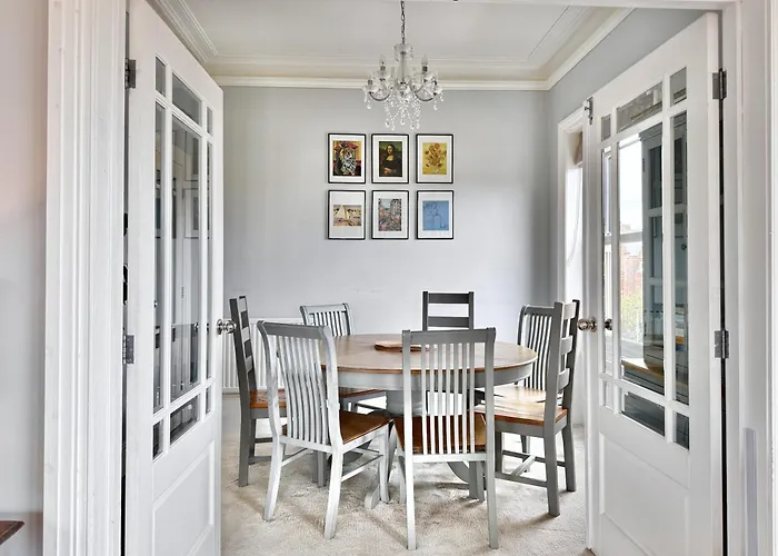 Victoria With Free Parking *