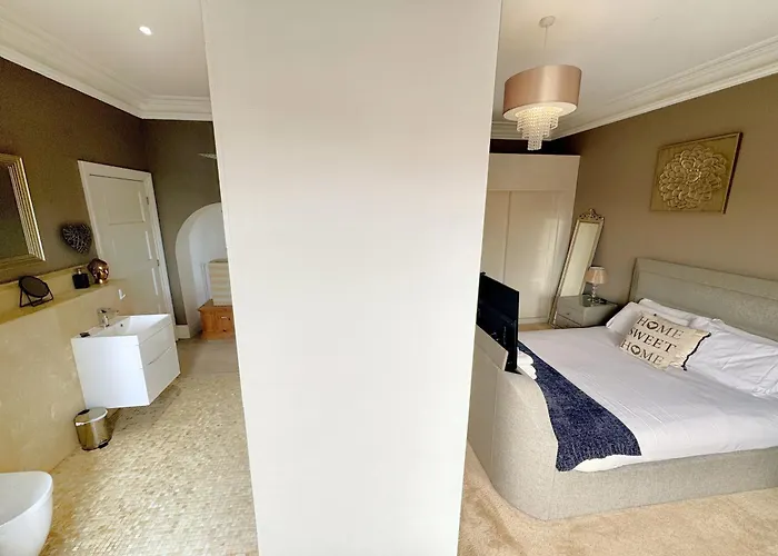 Victoria With Free Parking *