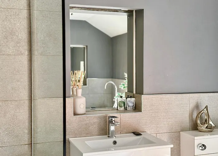 Victoria With Free Parking