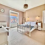 Victoria With Free Parking Apartment *