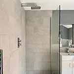 Apartment Victoria With Free Parking Scarborough