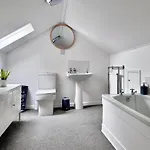 Victoria With Free Parking Apartment *