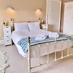 Victoria With Free Parking * Scarborough